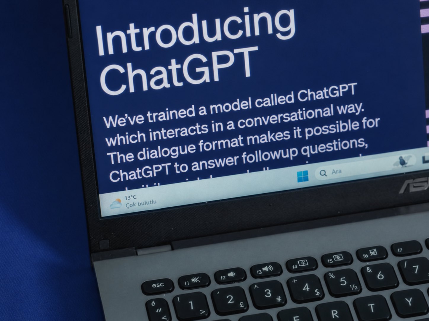 หน้าจอแนะนำ ChatGPT บนโน้ตบุ๊ก จุดเริ่มต้นของยุคการค้นหาด้วย AI